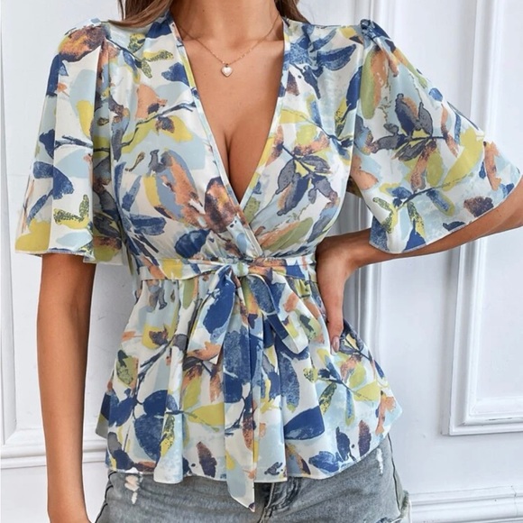 Fashion Butterfly Sleeve Belted Top - Picture 2 of 3